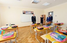 Президент Ильхам Алиев ознакомился с условиями, созданными в новом учебном корпусе бакинской школы №32 (ФОТО)(ФОТО)