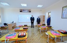 Президент Ильхам Алиев ознакомился с условиями, созданными в новом учебном корпусе средней школы в Баку (ФОТО)