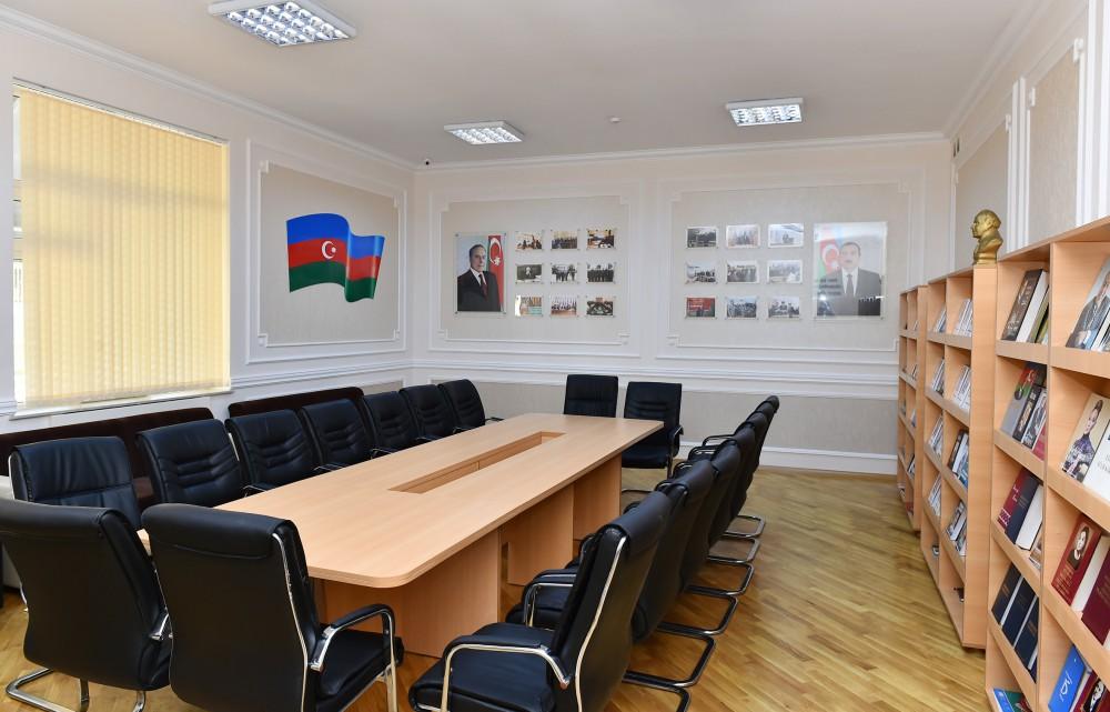 Президент Ильхам Алиев ознакомился с условиями, созданными в новом учебном корпусе бакинской школы №32 (ФОТО)(ФОТО)