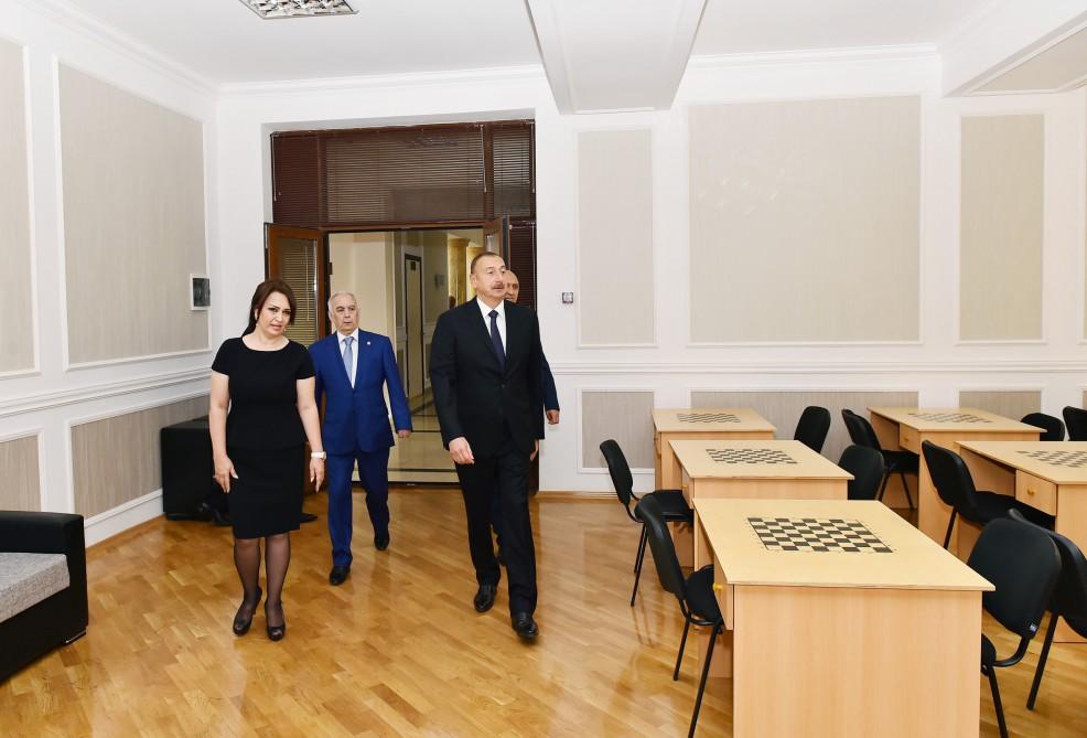 Президент Ильхам Алиев ознакомился с условиями, созданными в новом учебном корпусе бакинской школы №32 (ФОТО)(ФОТО)