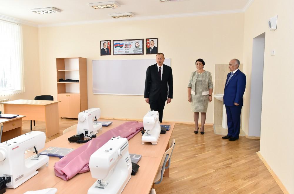 Президент Ильхам Алиев принял участие в открытии нового здания средней школы номер 311 в Баку (ФОТО)
