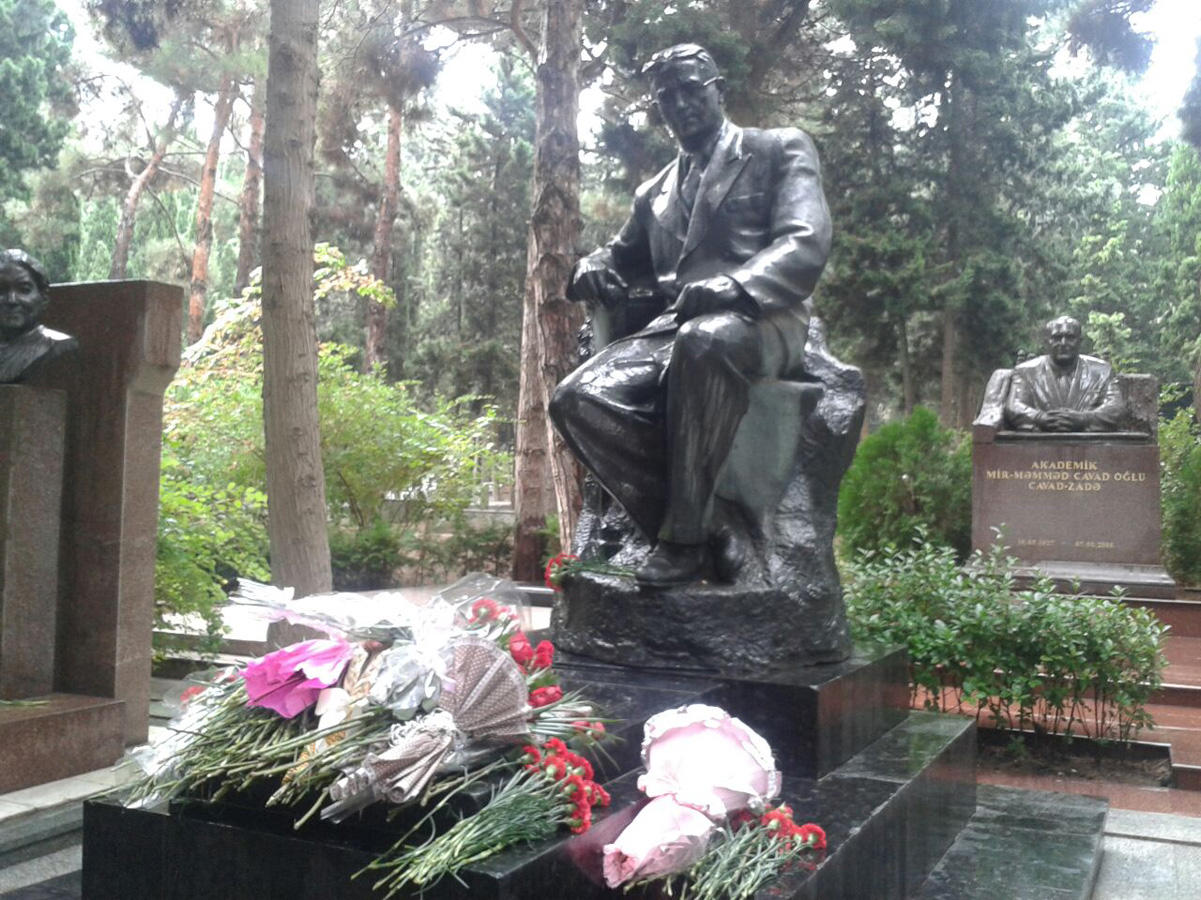 В Баку почтили память выдающегося композитора Узеира Гаджибейли (ФОТО)