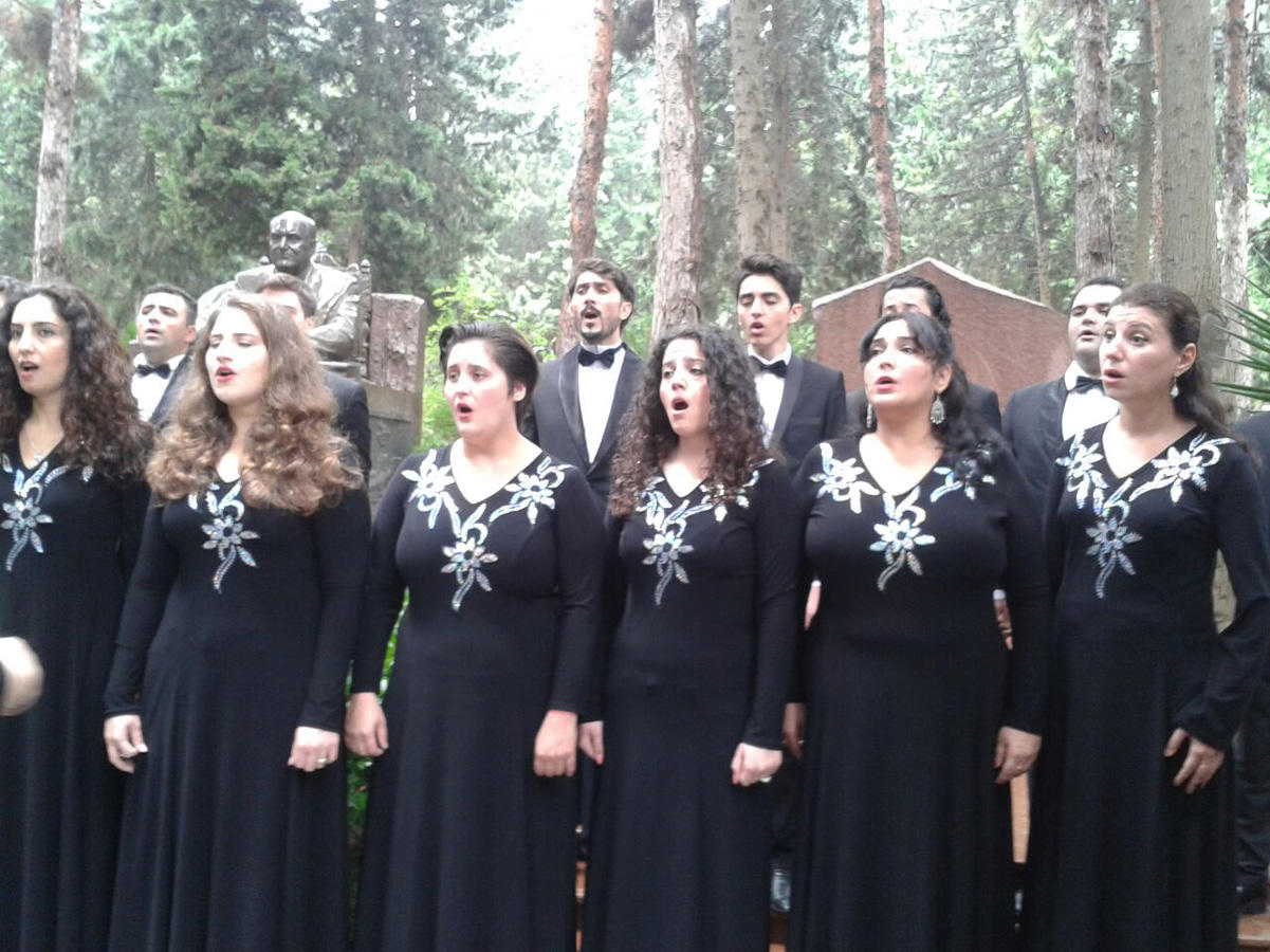 В Баку почтили память выдающегося композитора Узеира Гаджибейли (ФОТО)