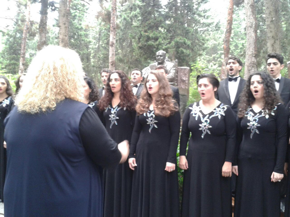 В Баку почтили память выдающегося композитора Узеира Гаджибейли (ФОТО)