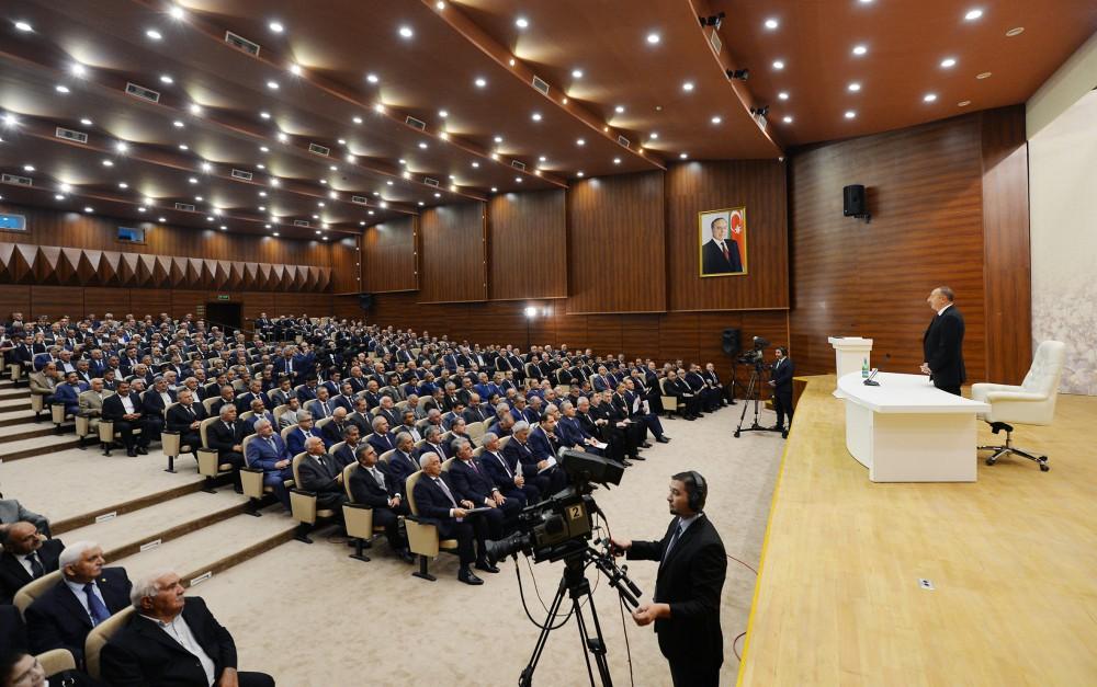 Под председательством Президента Ильхама Алиева в Сабирабаде прошло совещание по развитию хлопководства (ФОТО) (Версия 3)