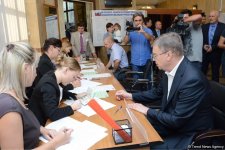 Россияне в Азербайджане голосуют на выборах в Госдуму (ФОТО)
