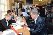 Россияне в Азербайджане голосуют на выборах в Госдуму (ФОТО)
