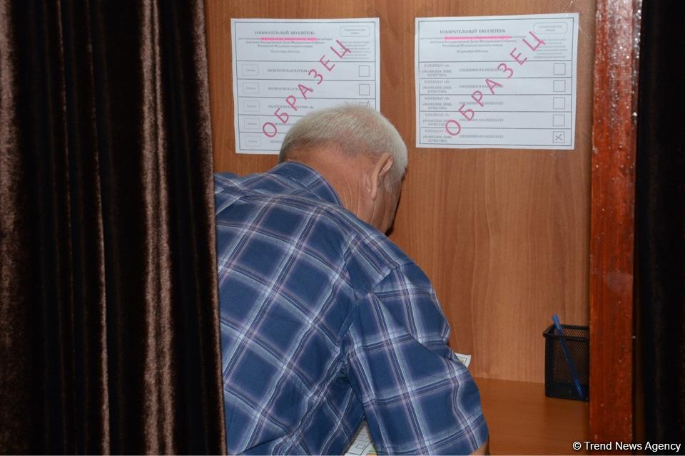 Россияне в Азербайджане голосуют на выборах в Госдуму (ФОТО)
