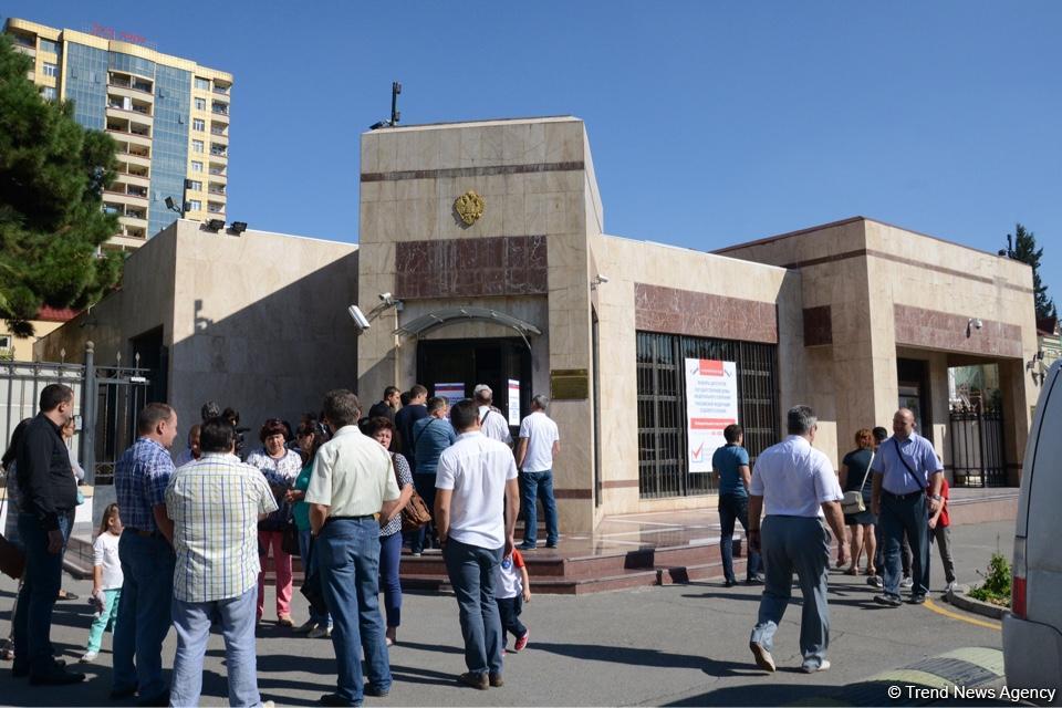 Россияне в Азербайджане голосуют на выборах в Госдуму (ФОТО)