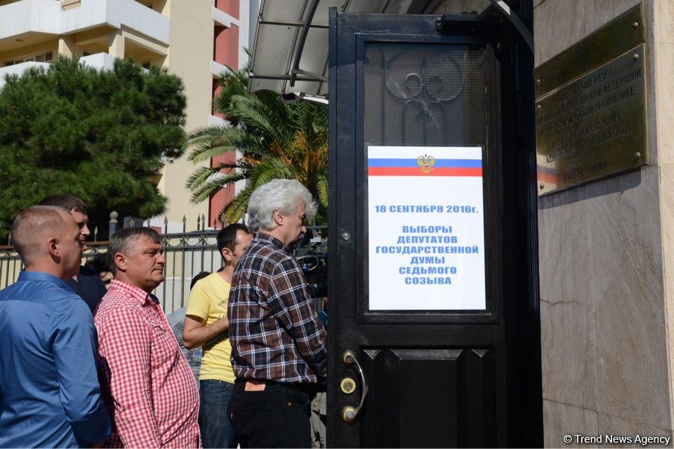 Россияне в Азербайджане голосуют на выборах в Госдуму (ФОТО)