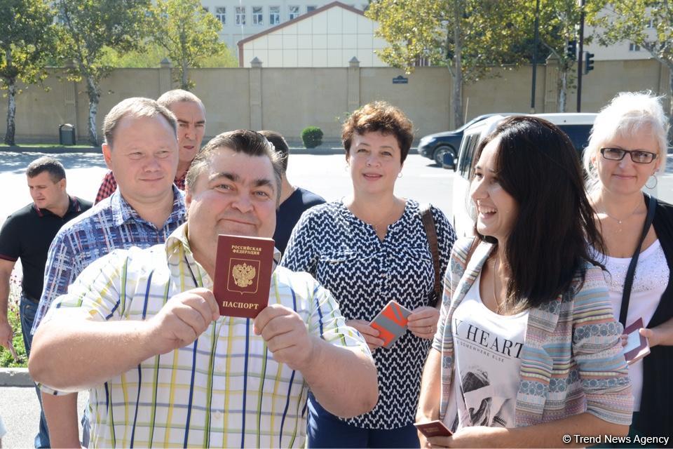 Россияне в Азербайджане голосуют на выборах в Госдуму (ФОТО)