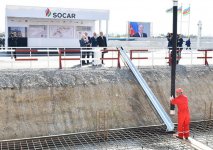 Президент Азербайджана Ильхам Алиев принял участие в церемонии закладки фундамента новой установки по производству битума (ФОТО)