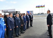 Президент Азербайджана Ильхам Алиев принял участие в церемонии закладки фундамента новой установки по производству битума (ФОТО)