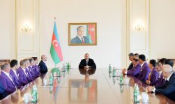 Президент Ильхам Алиев встретился со спортсменами, принявшими участие в XV Летних Паралимпийских играх (ФОТО)