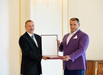 Президент Ильхам Алиев встретился со спортсменами, принявшими участие в XV Летних Паралимпийских играх (ФОТО)