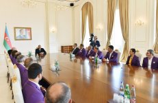 Президент Ильхам Алиев встретился со спортсменами, принявшими участие в XV Летних Паралимпийских играх (ФОТО)