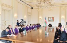 Президент Ильхам Алиев встретился со спортсменами, принявшими участие в XV Летних Паралимпийских играх (ФОТО)