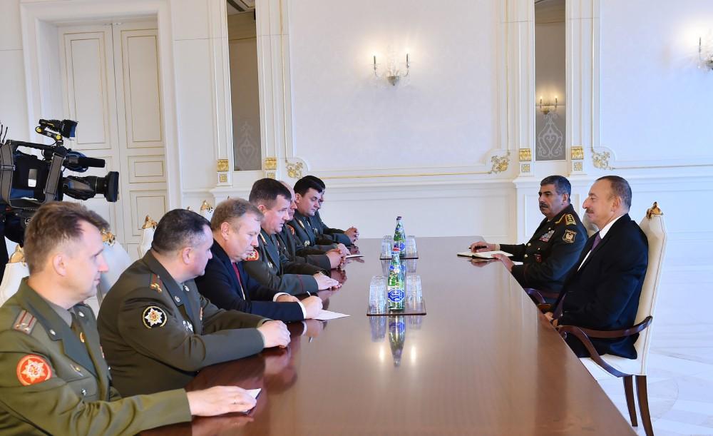 Президент Азербайджана принял делегацию во главе с министром обороны Беларуси (ФОТО)