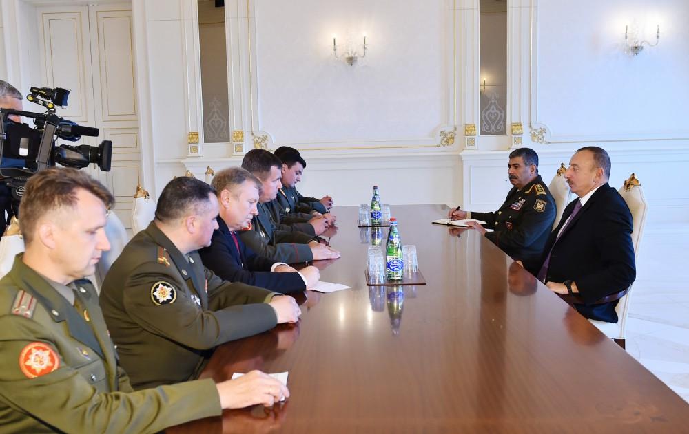 Президент Азербайджана принял делегацию во главе с министром обороны Беларуси (ФОТО)