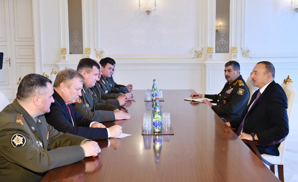 Президент Азербайджана принял делегацию во главе с министром обороны Беларуси (ФОТО)