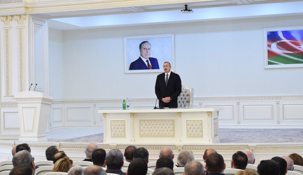 Президент Ильхам Алиев: Когда в будущем кто-то из-за рубежа захочет нам что-то диктовать, он должен дважды подумать