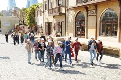 В Баку началась Неделя туризма для детей (ФОТО)