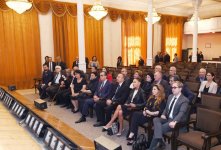 Ilham Aliyev, his wife unveil monument to famous singer (PHOTO)