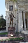 Ilham Aliyev, his wife unveil monument to famous singer (PHOTO)