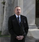 Ilham Aliyev, his wife unveil monument to famous singer (PHOTO)