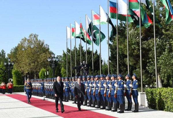 Official welcoming ceremony held for Pakistani PM in Baku