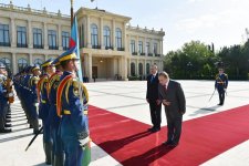 Official welcoming ceremony held for Pakistani PM in Baku