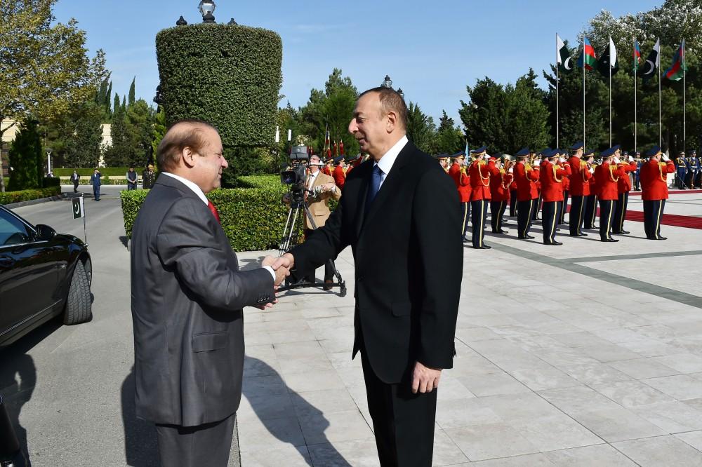 Official welcoming ceremony held for Pakistani PM in Baku