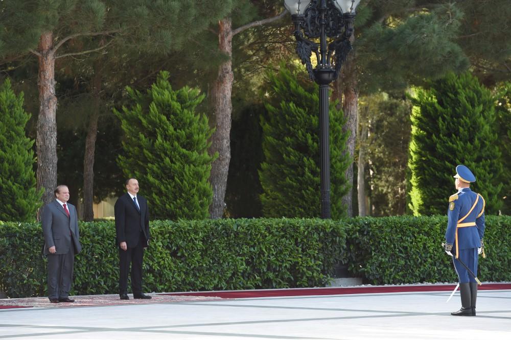 Official welcoming ceremony held for Pakistani PM in Baku