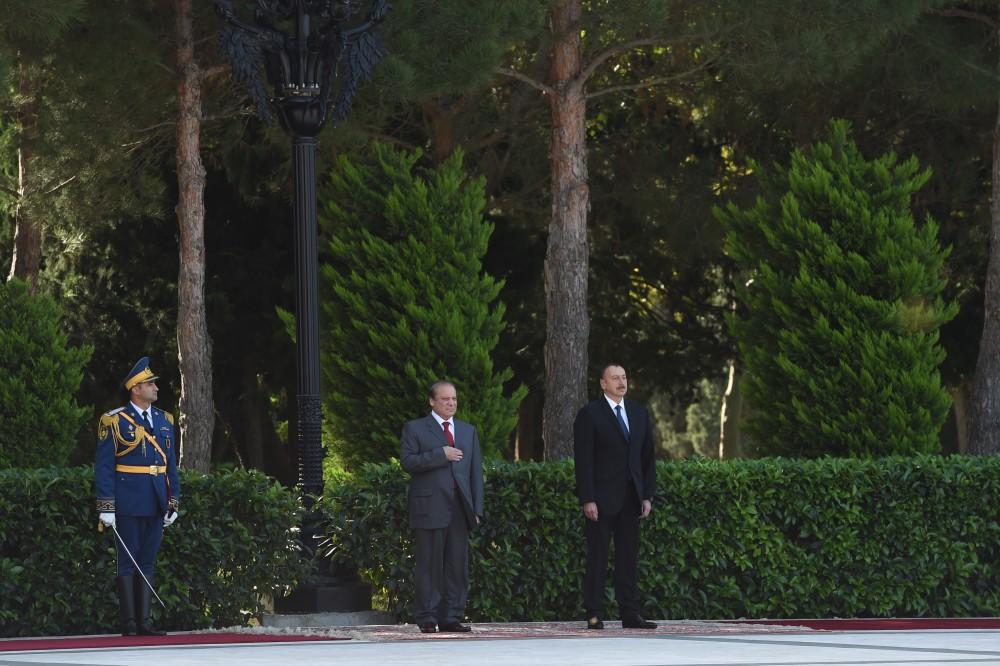 Official welcoming ceremony held for Pakistani PM in Baku