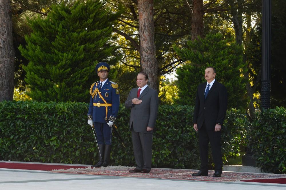 Official welcoming ceremony held for Pakistani PM in Baku