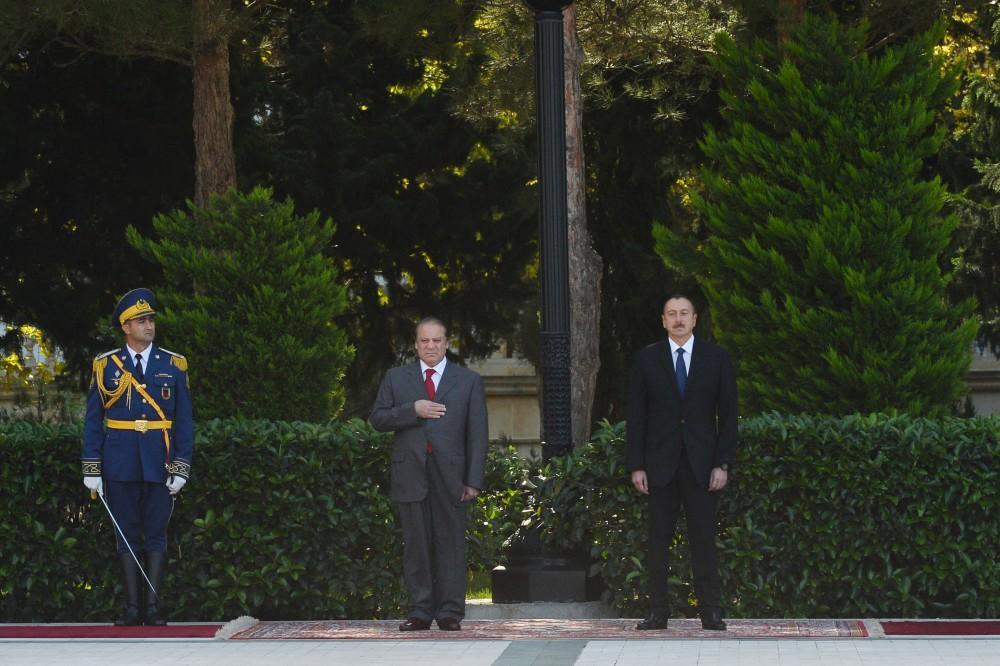 Official welcoming ceremony held for Pakistani PM in Baku