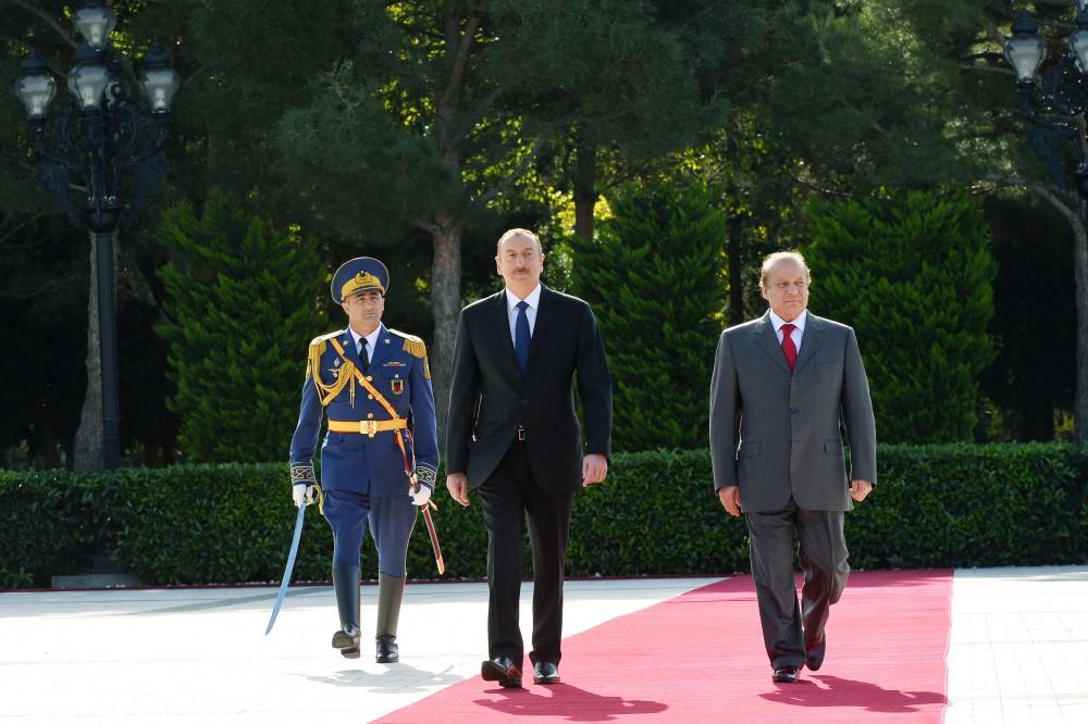 Official welcoming ceremony held for Pakistani PM in Baku