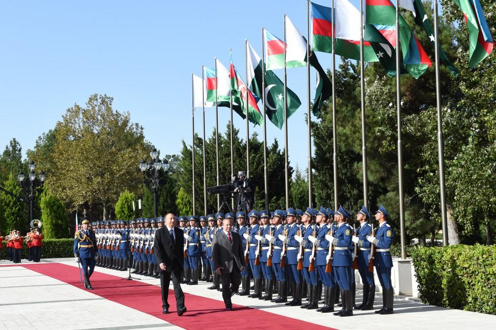Official welcoming ceremony held for Pakistani PM in Baku