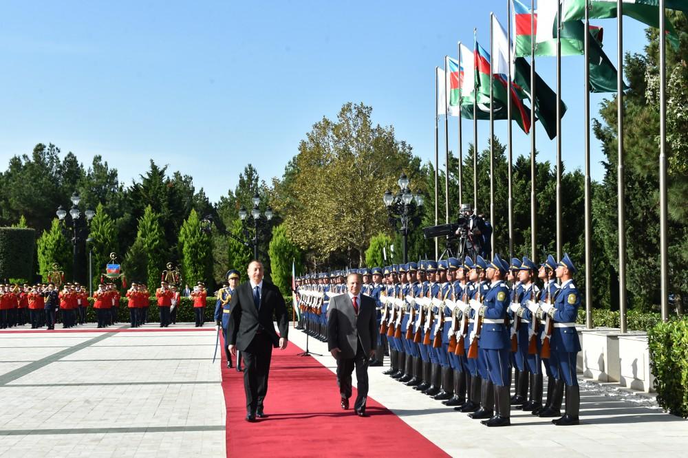 Official welcoming ceremony held for Pakistani PM in Baku