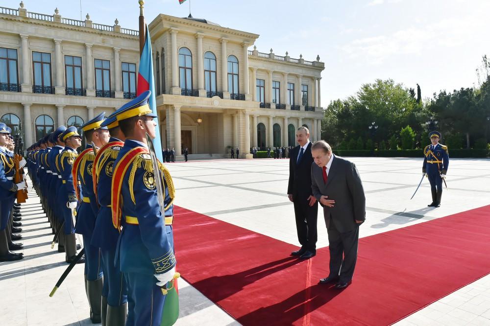Official welcoming ceremony held for Pakistani PM in Baku