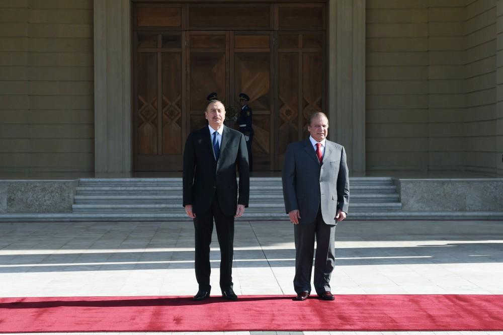 Official welcoming ceremony held for Pakistani PM in Baku