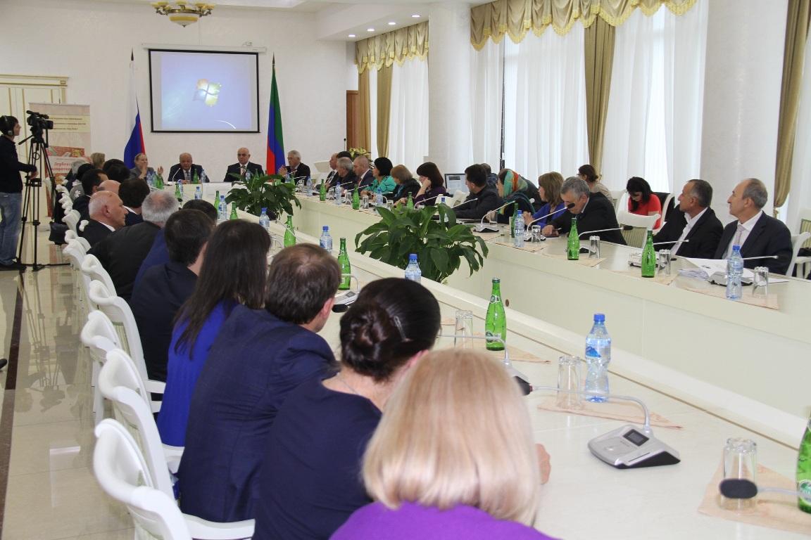 "Дербентское ковроткачество": Презентован проект ученых Азербайджана и России (ФОТО)
