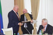 "Дербентское ковроткачество": Презентован проект ученых Азербайджана и России (ФОТО)