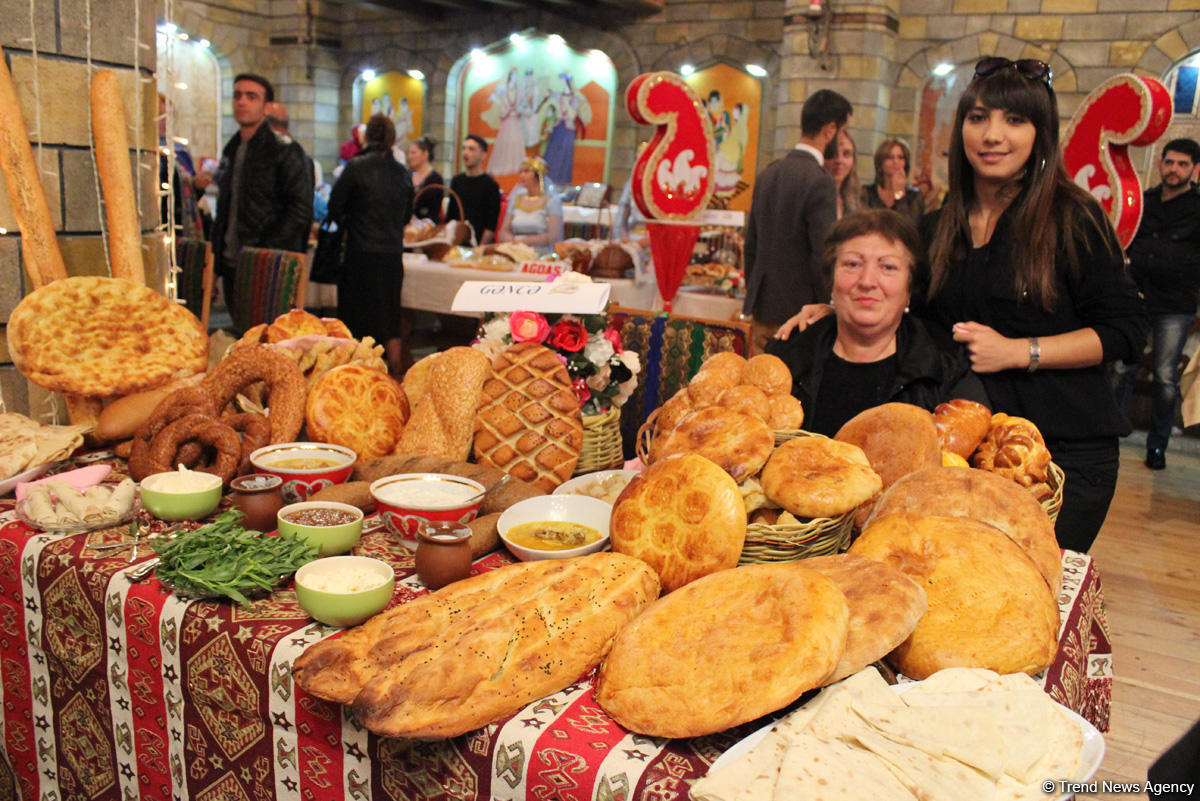 Самый горячий и ароматный Международный фестиваль хлеба в Баку (ФОТО)