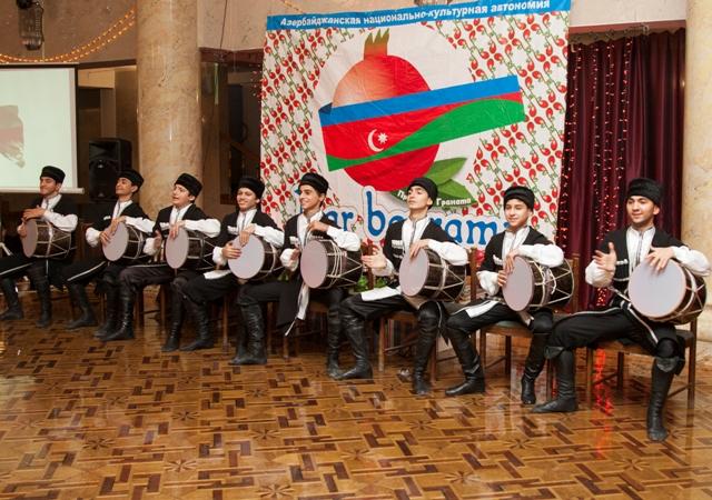 Азербайджанцы Красноярска отметили Праздник граната (ФОТО)
