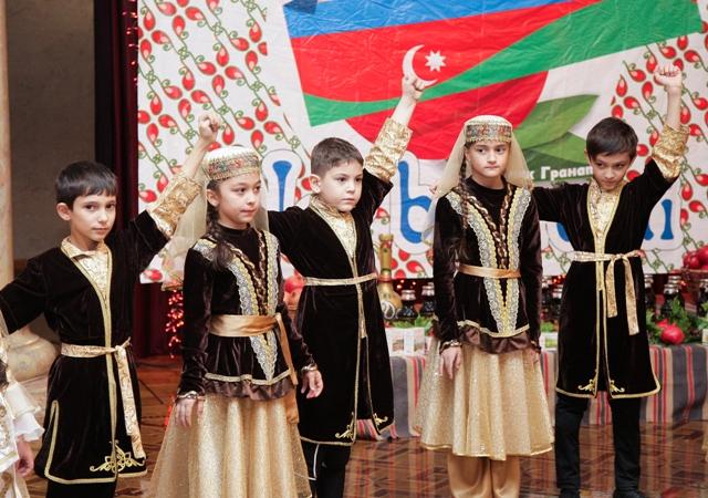 Азербайджанцы Красноярска отметили Праздник граната (ФОТО)