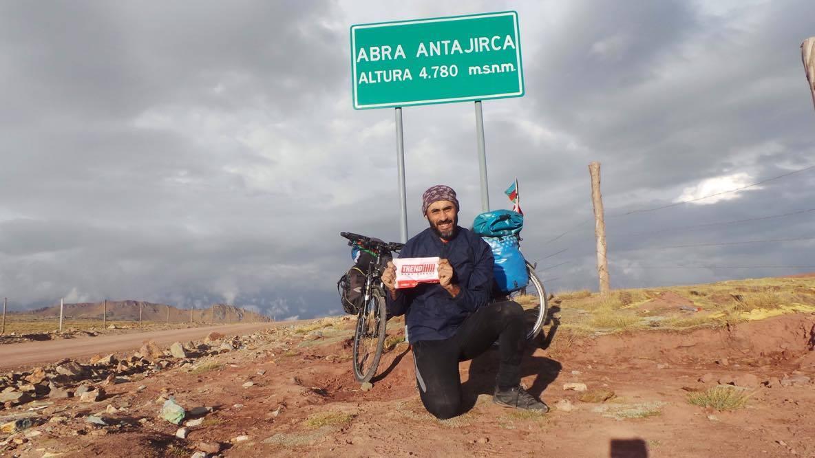 Флаг Азербайджана и вымпел АМИ Trend на горных вершинах Перу (ФОТО)