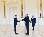 Президент Азербайджана Ильхам Алиев принял послов Эритреи и Албании (ФОТО)