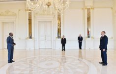 Президент Азербайджана Ильхам Алиев принял послов Эритреи и Албании (ФОТО)
