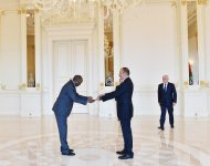 Президент Азербайджана Ильхам Алиев принял послов Эритреи и Албании (ФОТО)